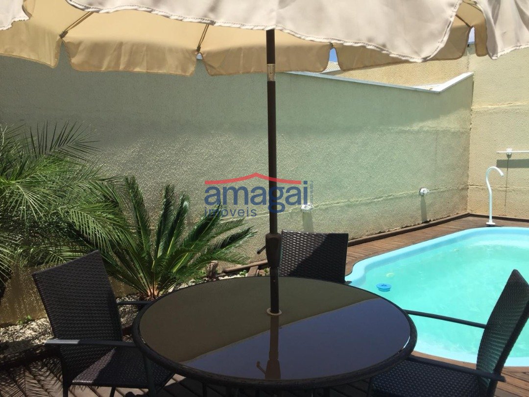 Casa em Condomínio 136813